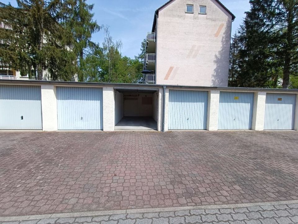 Blick ins Grüne + Raumwunder, 2-Z-ETW, Hochparterre, Balkon, Garage, TLB, EBK, Keller-und Dachabteil in Hanau