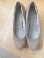 Tamaris Pumps Wedges Wildleder beige Gr. 38 Baden-Württemberg - Bruchsal Vorschau