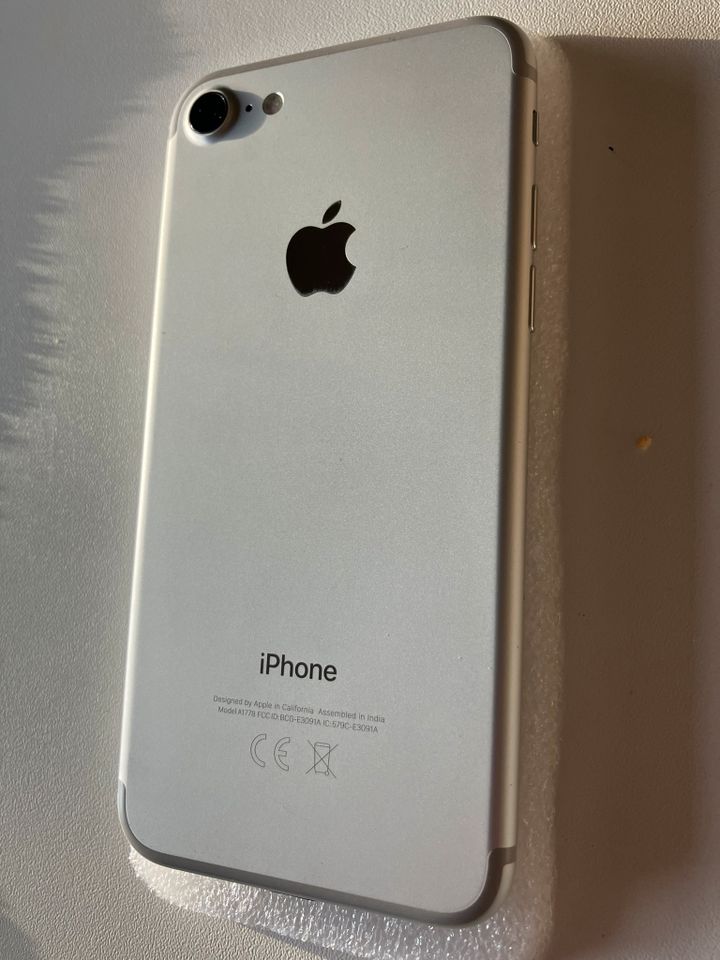 Apple iPhone 7, Silber, 32 GB, ohne SI-Lock, sehr gut in Köln