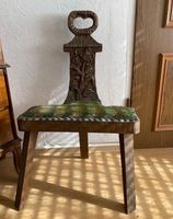 zwei dreibeinige antike Stühle/Hocker Nordrhein-Westfalen - Langenfeld Vorschau