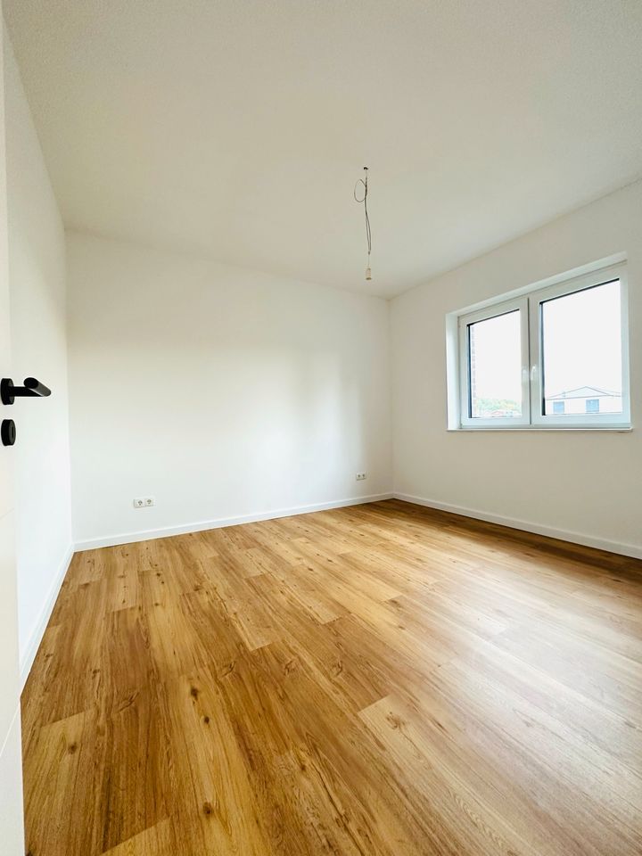 Haus zur Miete 155m² Neubau 5,5 Zimmer KfW55 Wärmepumpe mit 2 Bäder Carport Garten Nienburg Haßbergen in Haßbergen