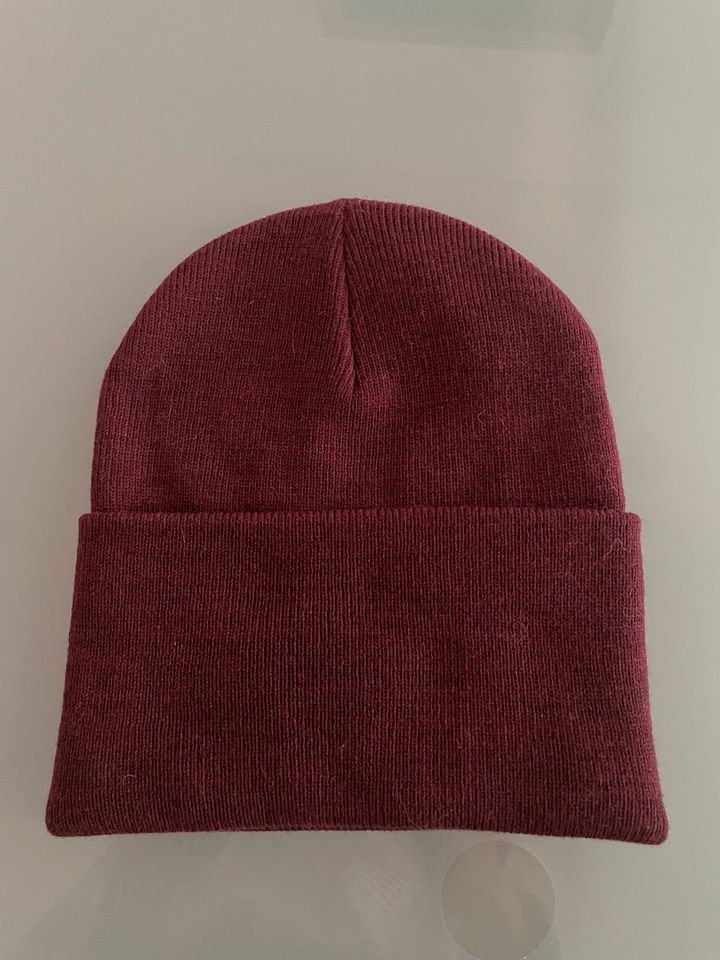 H&M Feinstrick Mütze Beanie weinrot burgund Gr. One Size in München