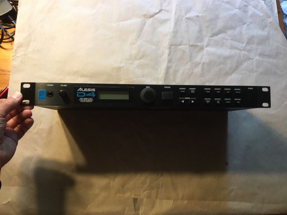 Alesis D 4 Drummodul mit Footswitch, Monocorekabel in Höchstadt