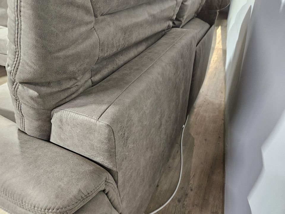 NEU Wohnlandschaft Couch Sofa Wall Away Relaxsitz Motor elektrisc in Voerde (Niederrhein)