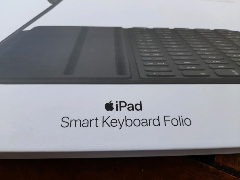 iPad Smart Keyboard Folio 11 Zoll in Frankfurt am Main