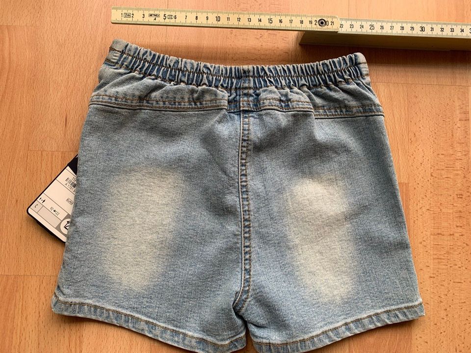 122 MEGAAAA Jeans-Shorts mit Stickerei cool! in Langenhagen