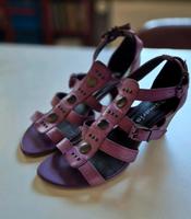 Tamaris Sandalen Absatz 39 Antishokk super Zustand violett Sachsen-Anhalt - Zerbst (Anhalt) Vorschau