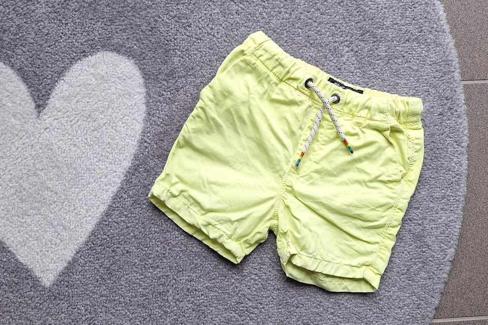 Next Shorts kurze Hose neon gelb gr. 86 in Zornheim