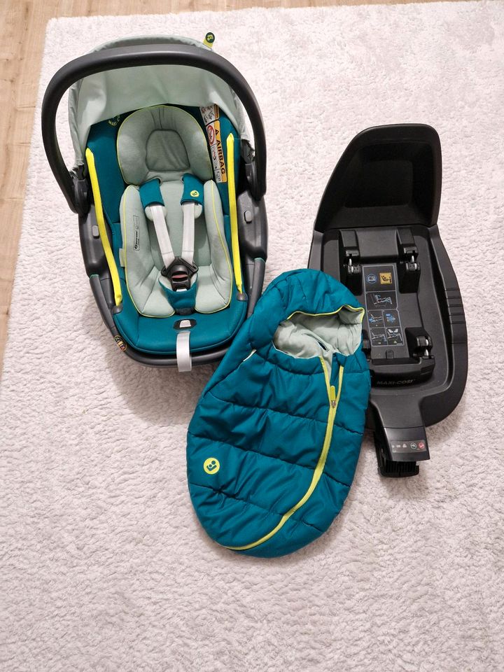 Maxi Cosi Babyschale Coral mit Isofix Family Fix3 in Würzburg