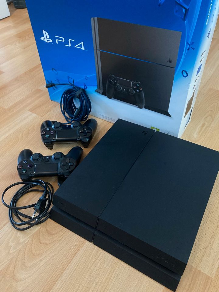 Playstation 4 500GB ink. 2 Controller + Spiele + Kabel in Zirndorf