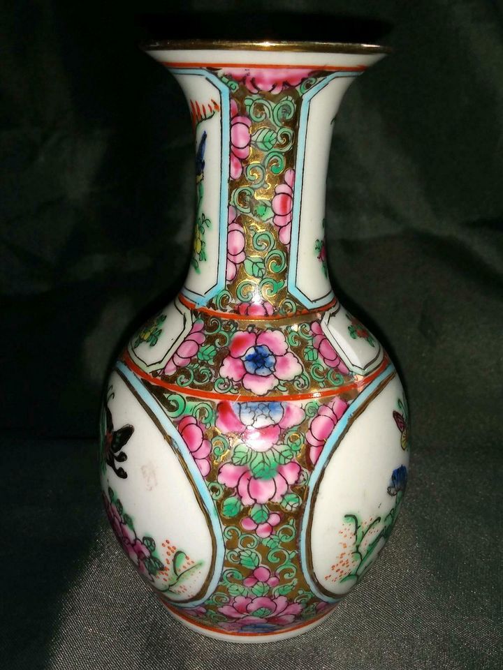 Feine Chinesische Porzellan Vase Asiatika Gemarkt Famille Rose in Schönwalde (Vorpommern)