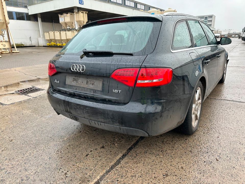 Audi A 4 - Kombi - Unfallfahrzeug in Vogelsdorf