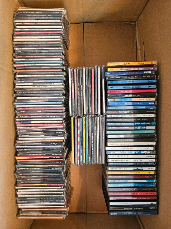 90er Jahre CD Kiste Konvolut 130 Alben und Singles in Düsseldorf