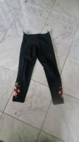 C&A schwarze Leggings mit Aufdruck Blumen Gr.122 Baden-Württemberg - Weinsberg Vorschau