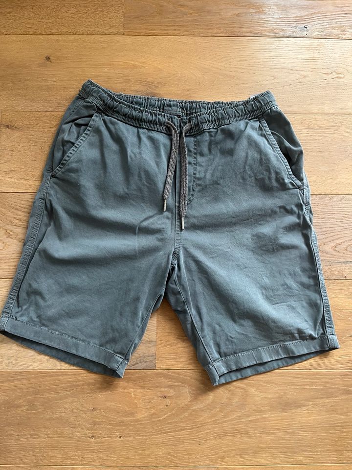 Urban Classics Shorts Größe M in Bersteland