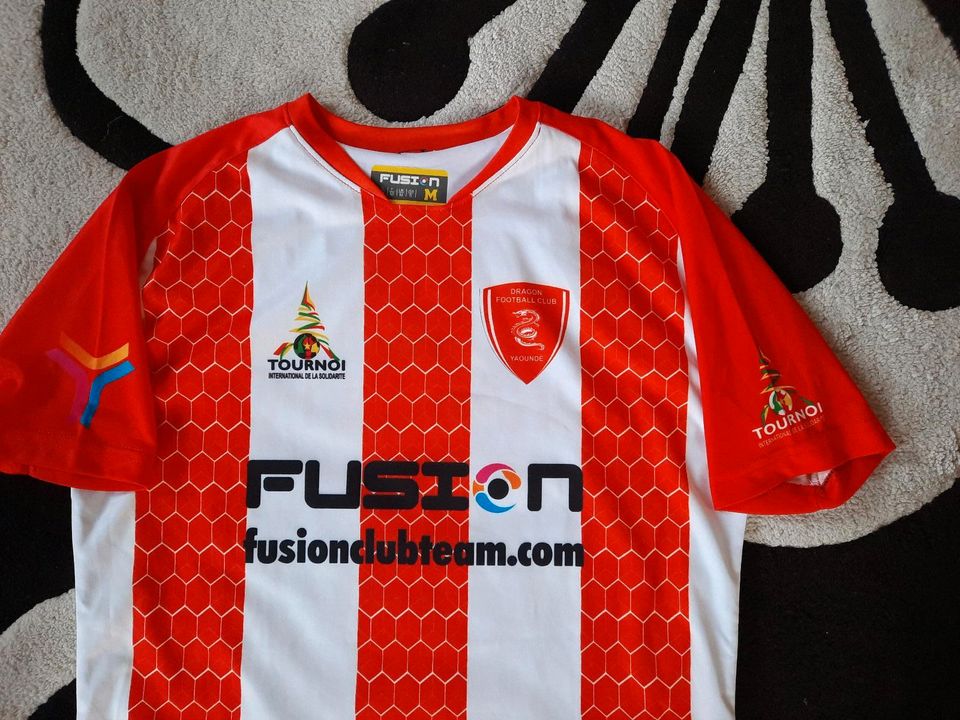 Fusion Dragon FC Yaoundé Kamerun Fußball Trikot Gr.M weiß rot in Tamm