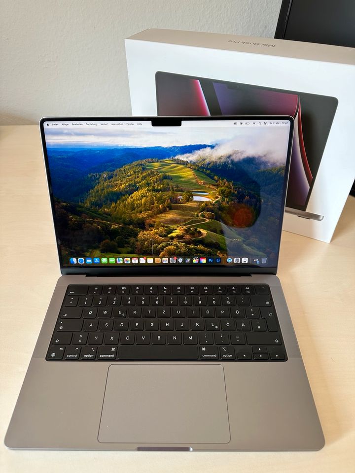 Apple Macbook Pro 14‘‘ M2 (2023) & Zubehör in Offenburg