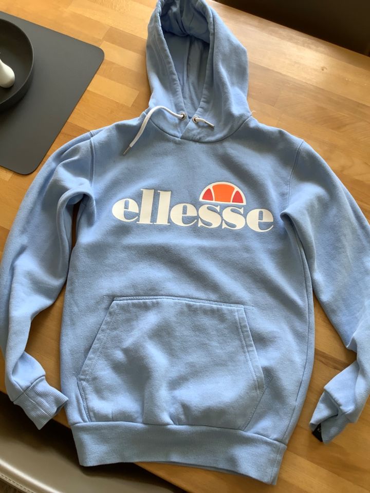 Hoody Ellesse Gr.34 in Fürth