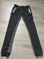 C&A Jungen Hose Gr 146 schwarz rot Niedersachsen - Edewecht Vorschau