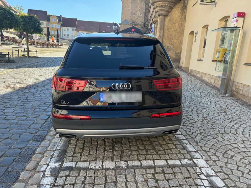 Audi Q7 3.0 TDI quattro tiptronic - 7 Sitzer in Mücheln (Geiseltal)