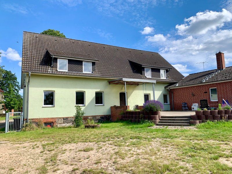 Mehrfamilienhaus mit Ausbaureserve auf großen Grundstück in Wittstock/Dosse