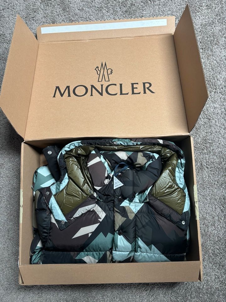 Moncler Daunenjacke Mosa neu ungetragen Rechnung gr.5 in Burg (Dithmarschen)