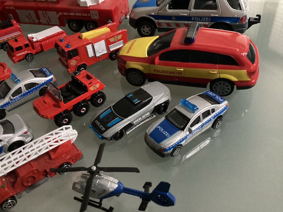 Großes Feuerwehr Polizei Spielzeugauto Set:Majorette,Hot Wheels… in Hünxe