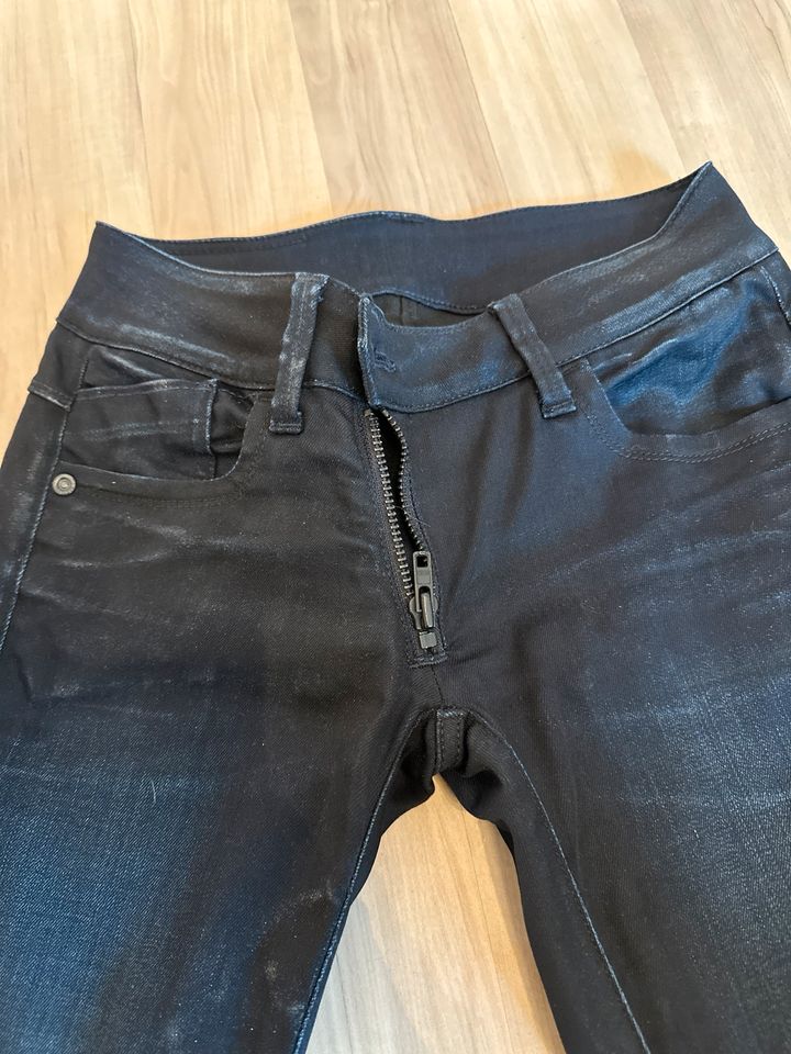 Ungetragene G-Star raw Jeans 28/34 dunkelblau NP 129 EUR in Edemissen