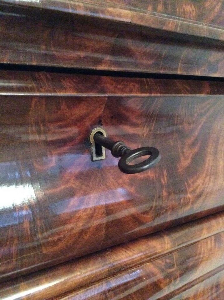 Antiquität Eckschrank Biedermeier Mahagoni in Ratingen