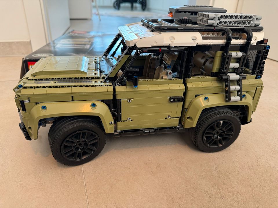 LEGO 42110 Technic Land Rover Defender in Paderborn
