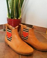 CRICKIT Chelsea Boots Julia Stiefel Herz Streifen cognac braun 37 Brandenburg - Templin Vorschau