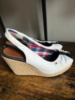 Tommy Hilfiger Plateau Sandalen Gr 41 weiss Thüringen - Bad Tennstedt Vorschau