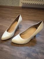 Vagabond Pumps weiß 41 Rheinland-Pfalz - Römerberg Vorschau
