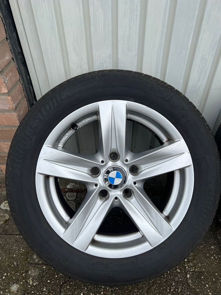 Original BMW Felgen mit Sommerreifen von Bridgestone in Meerbusch