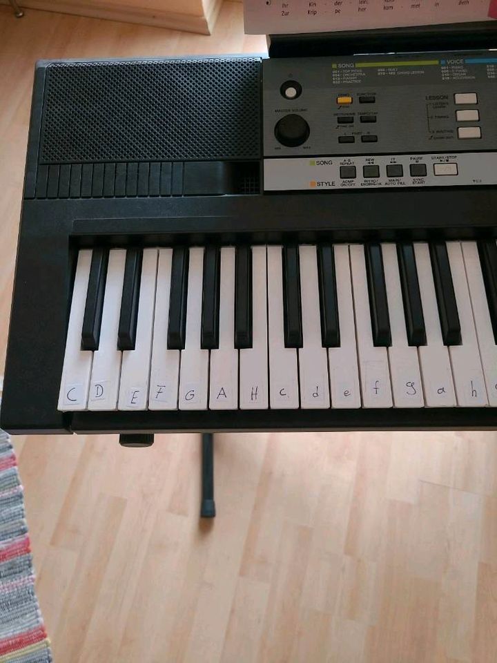 Keyboard  Yamaha YPT-240 in Fuldatal