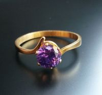 Titan Ring Gr. 18 Neu vergoldet violetter Zirkonia Niedersachsen - Hessisch Oldendorf Vorschau
