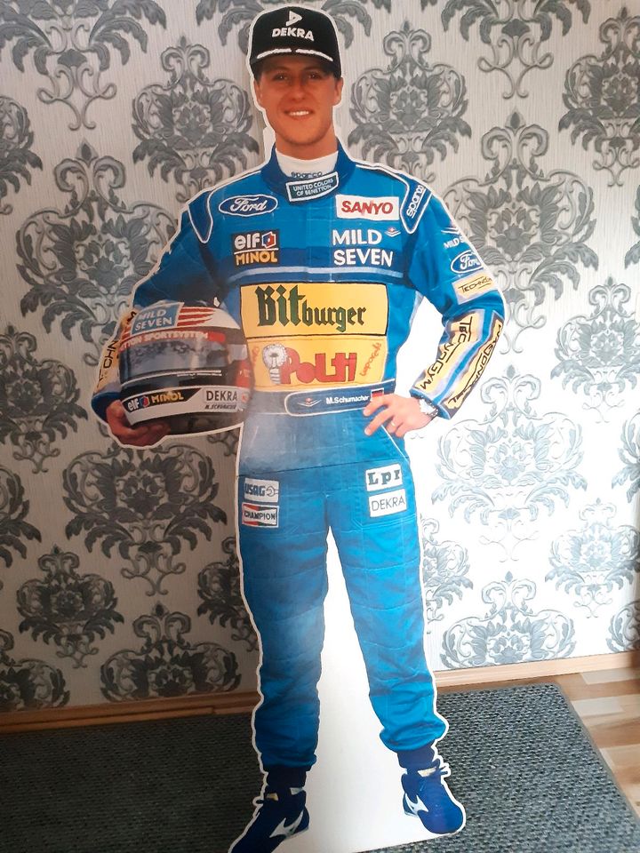 Pappaufsteller Michael Schumacher in Uplengen