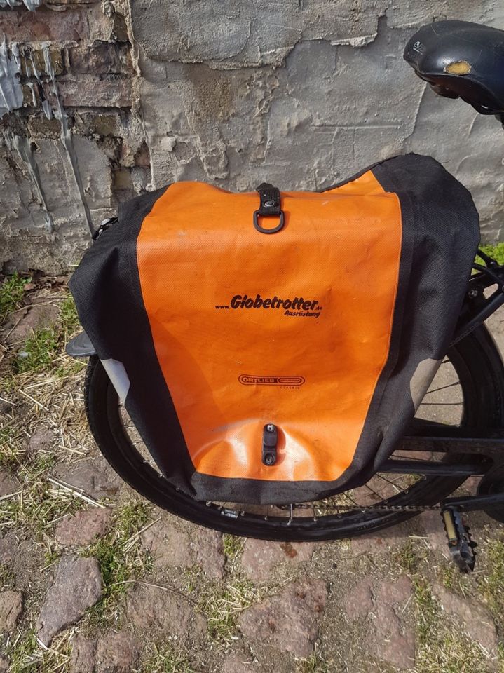 Fahrrad mit Seitentaschen in Osternienburger Land