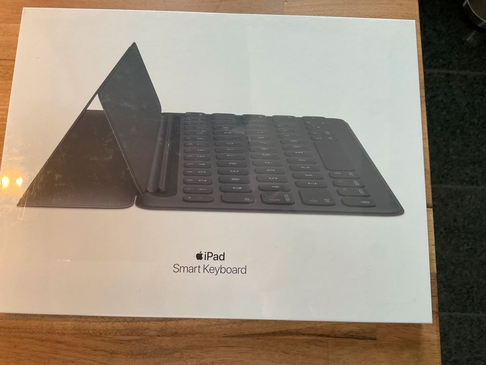 Neues  "I Pad Smart Keyboard " in Stuttgart