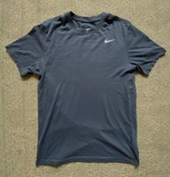 Nike T-Shirt | Marineblau | Sehr guter Zustand | Größe S Niedersachsen - Sarstedt Vorschau