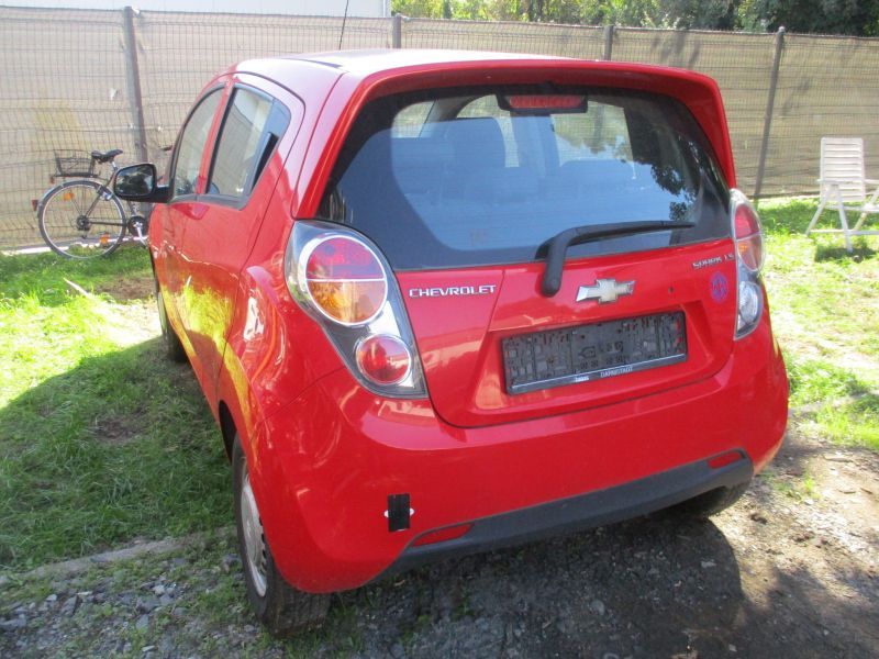 CHEVROLET SPARK M300 1.0 schlachtfest:motorhaube,stoßstange,tür,k in Bad Nauheim