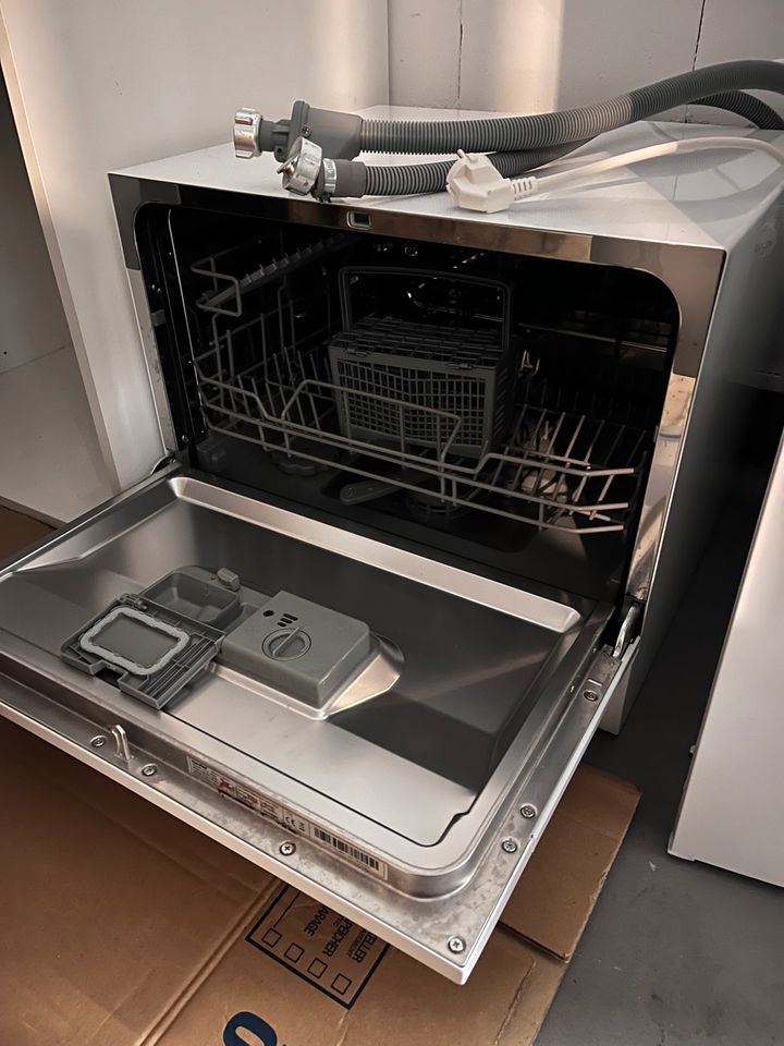 Ikea Schrank für Küche mit Kühlschrank und Spülmaschine in Frankfurt am Main