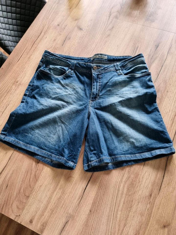 Jeans-Shorts Gr. 46 C&A in Dinslaken