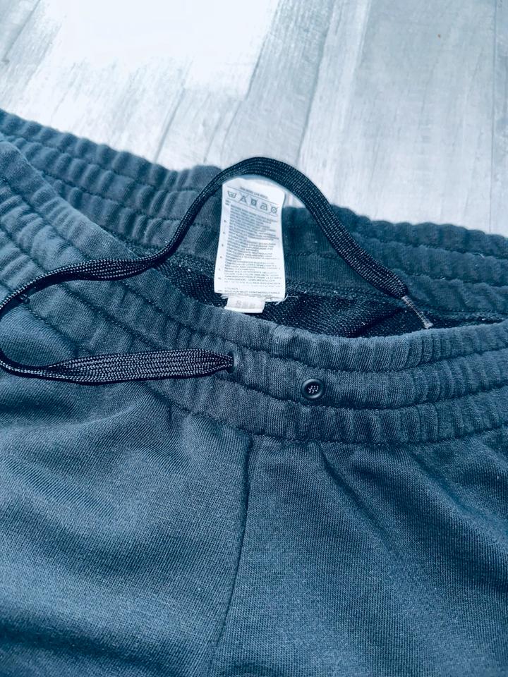 Adidas Freizeithose Jogginghose gr.46/48 Sporthose top Hose in Treuchtlingen