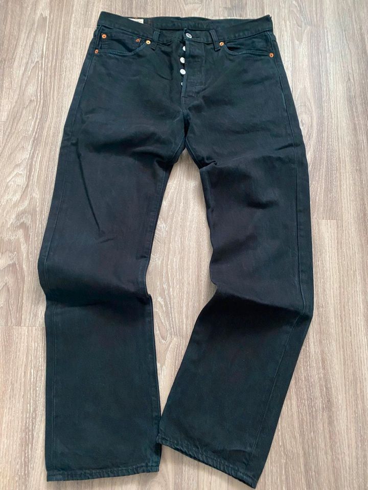 Levi's Jeans 501 schwarz Gr. 33/32 in Essen