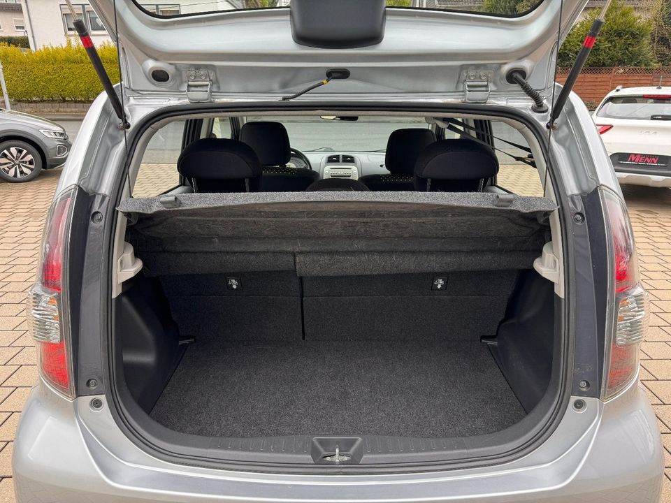 Daihatsu Sirion 1.3 4WD Klimaanlage 5-türig AUX in Siegen