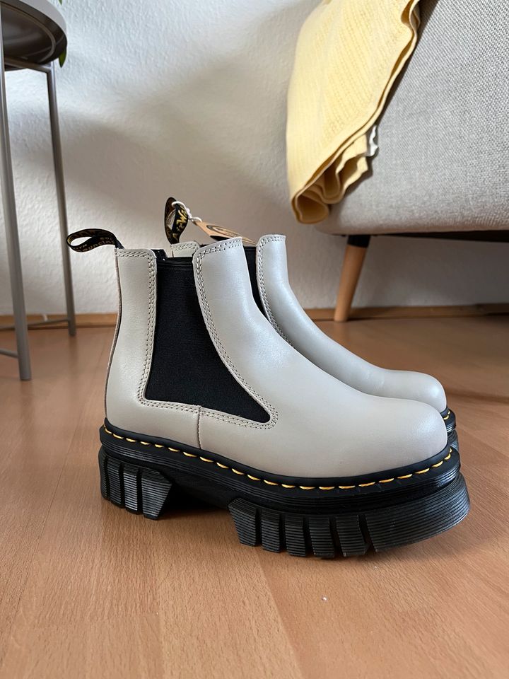 Dr. Martens Plateau Chelsea Boots Stiefeletten in Köln