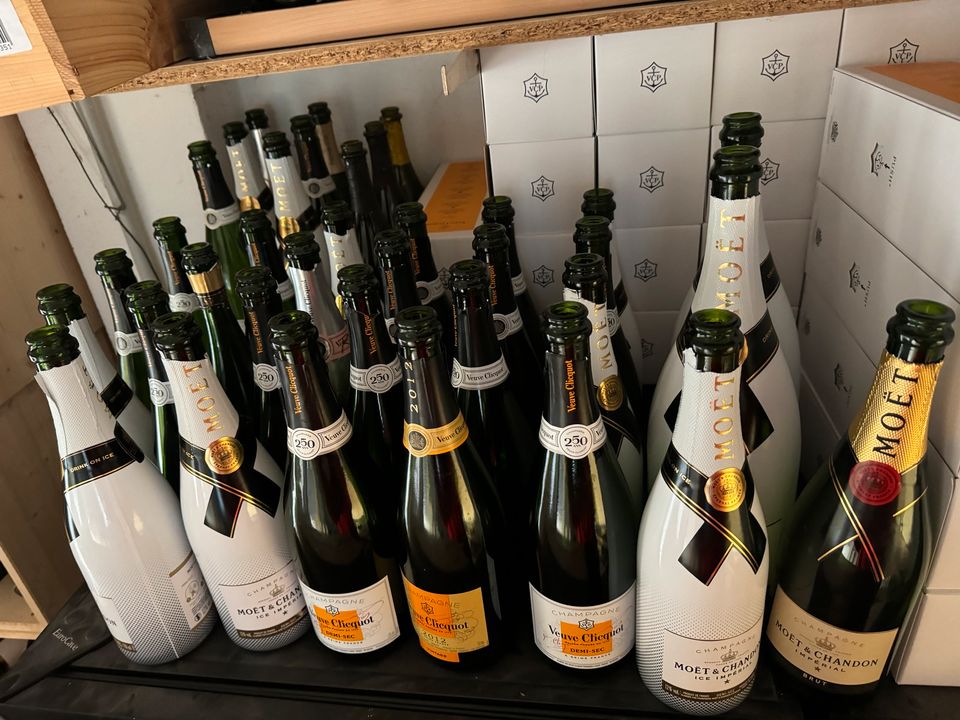 Diverse Champagner Flaschen leer Moet Veuve Clicquot Magnum in Achim