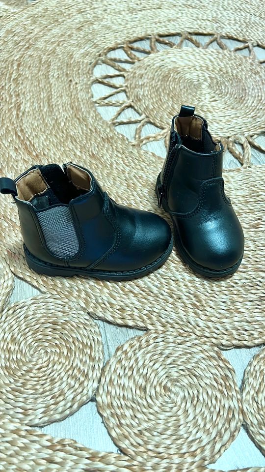 H&M Chelsea Boots Stiefel schwarz neuwertig Gr.18/19 in Bielefeld