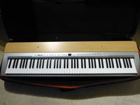 E-Piano, Keyboard, Yamaha, Neupreis 2000 mit Ständer und Tasche Baden-Württemberg - Trossingen Vorschau